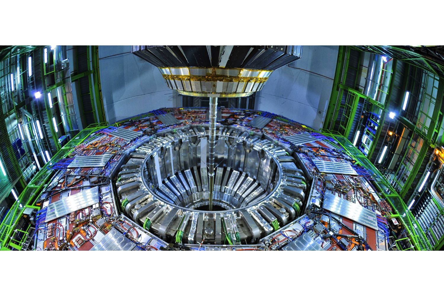 Sorprendente: Científica suiza afirma que el CERN es un portal ...