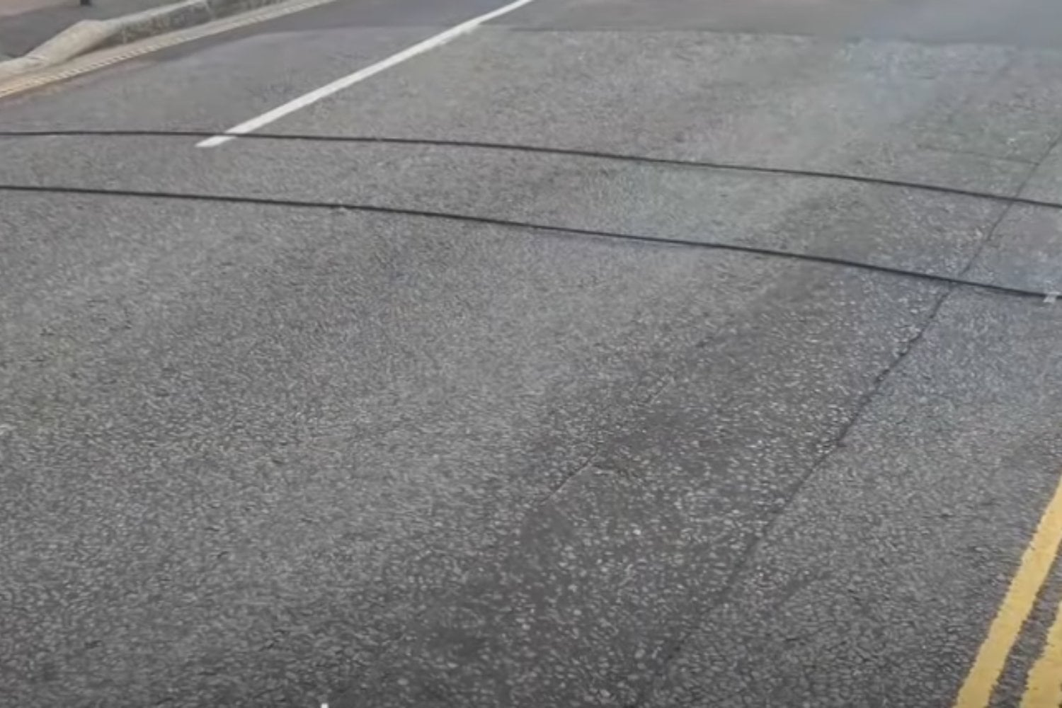 Cables Negros En La Carretera Para Que Sirven