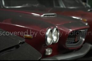 Coleccion De Autos Abandonada En Una Iglesia