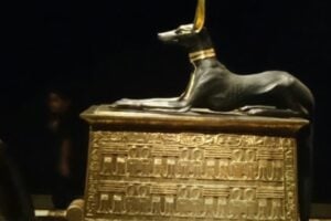 Descubrimiento Joyas Y Maldicion Tutankamon