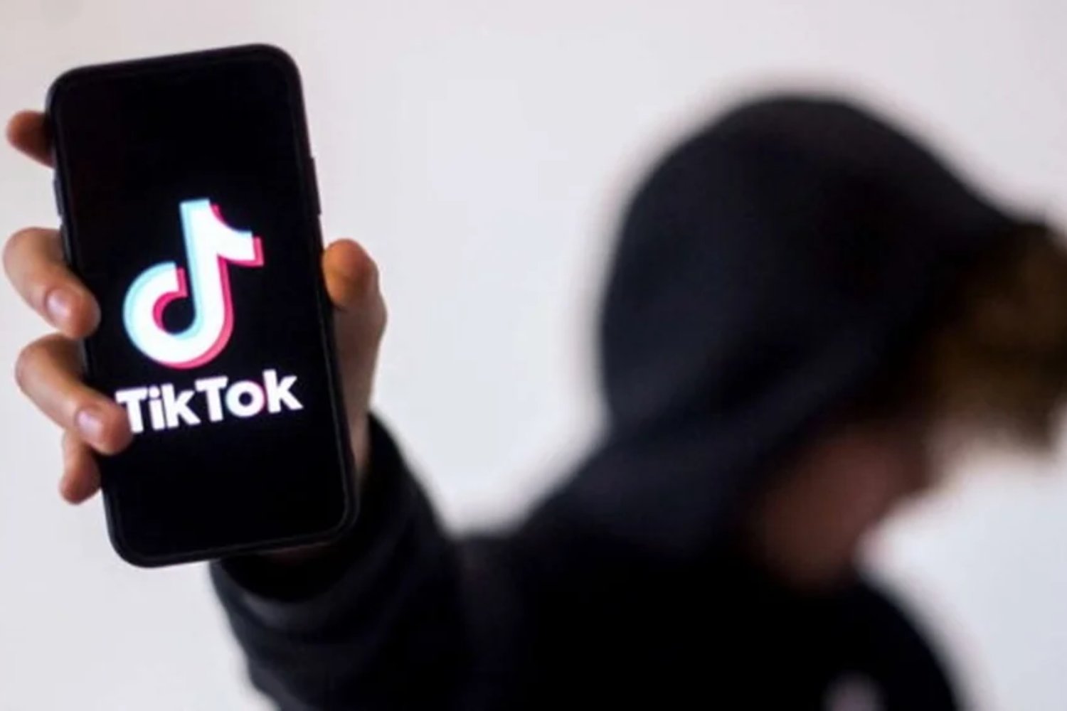Albania prohibirá TikTok durante un año tras un trágico incidente relacionado con redes sociales
