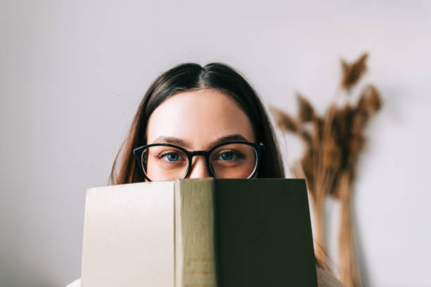 ¿Qué pasa en el cerebro de los grandes lectores? Una investigación lo revela