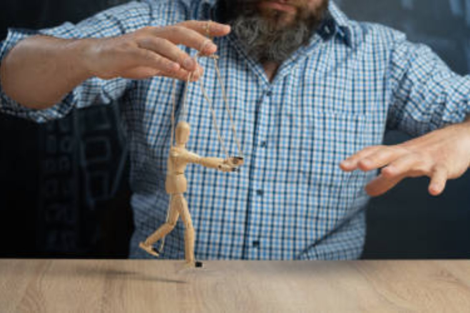 Cómo identificar y enfrentarse a un manipulador: trucos para desenmascararlos