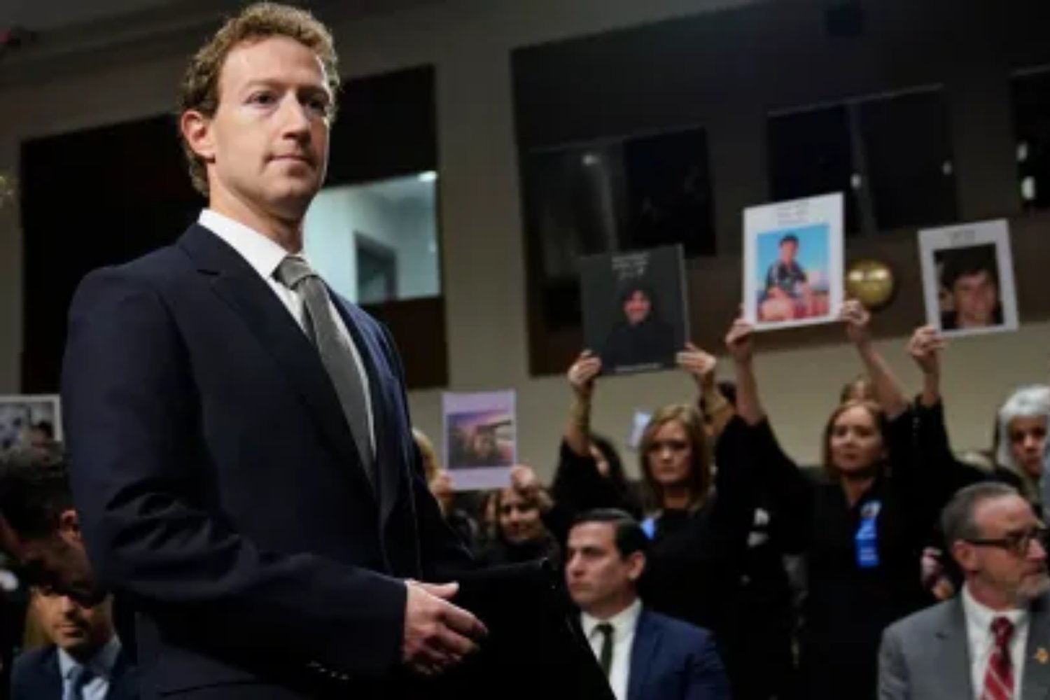 Zuckerberg sorprende con un donativo millonario al equipo de Trump