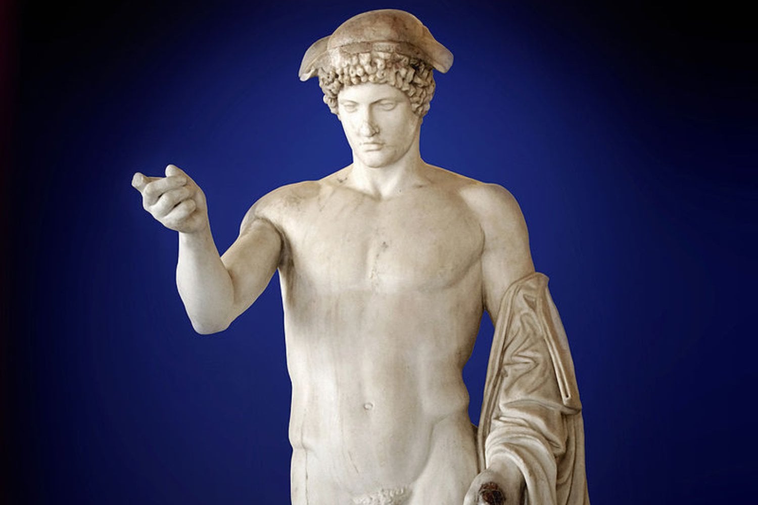 Atenas: descubren una estatua y objetos antiguos durante obras en la calle