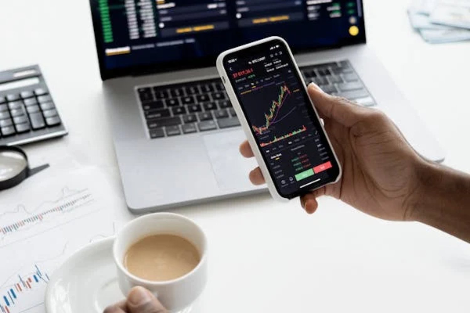5 sitios web imprescindibles para mejorar tus inversiones, según una experta