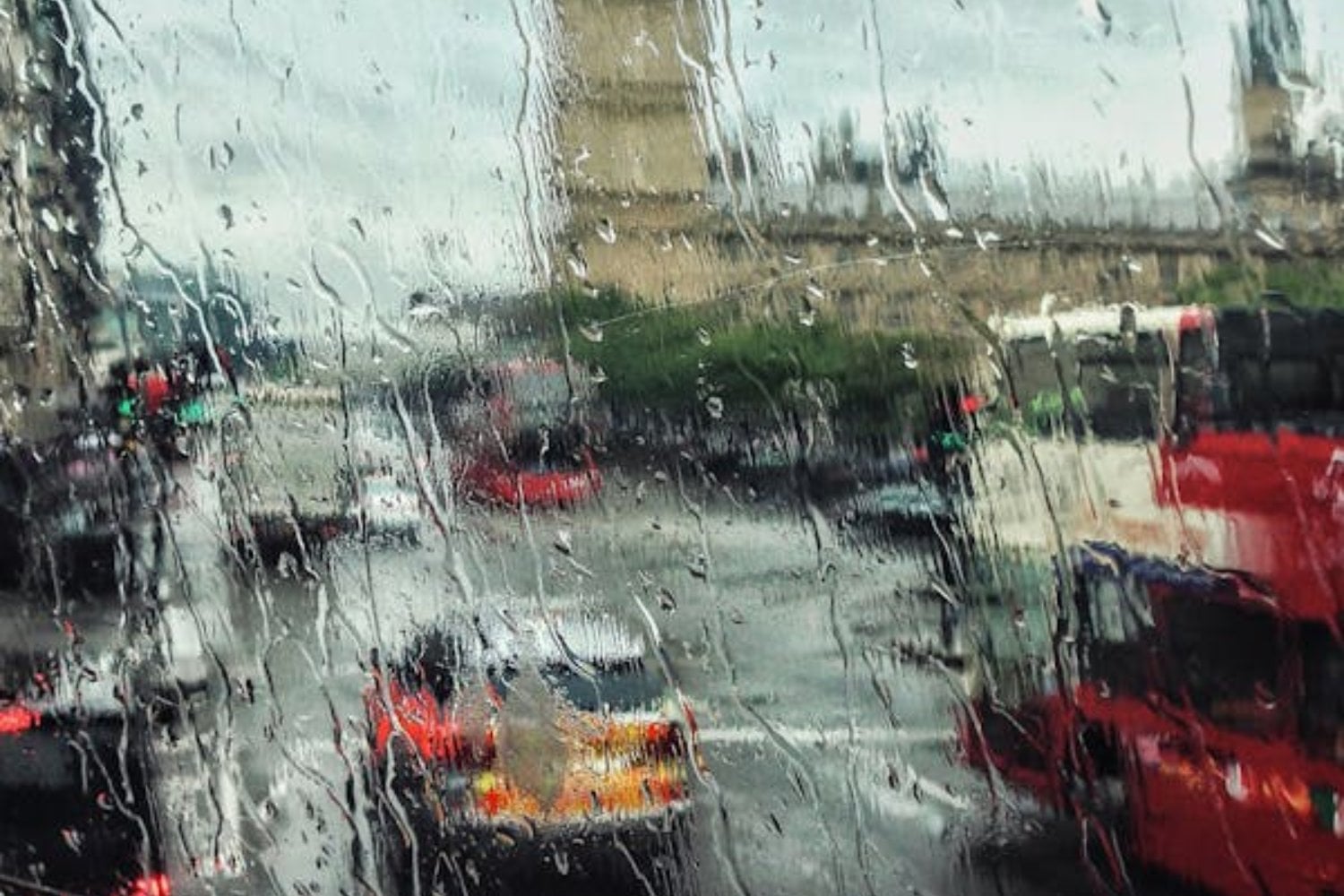 Revelan el posible origen de la vida en la Tierra: la clave podría estar en la lluvia