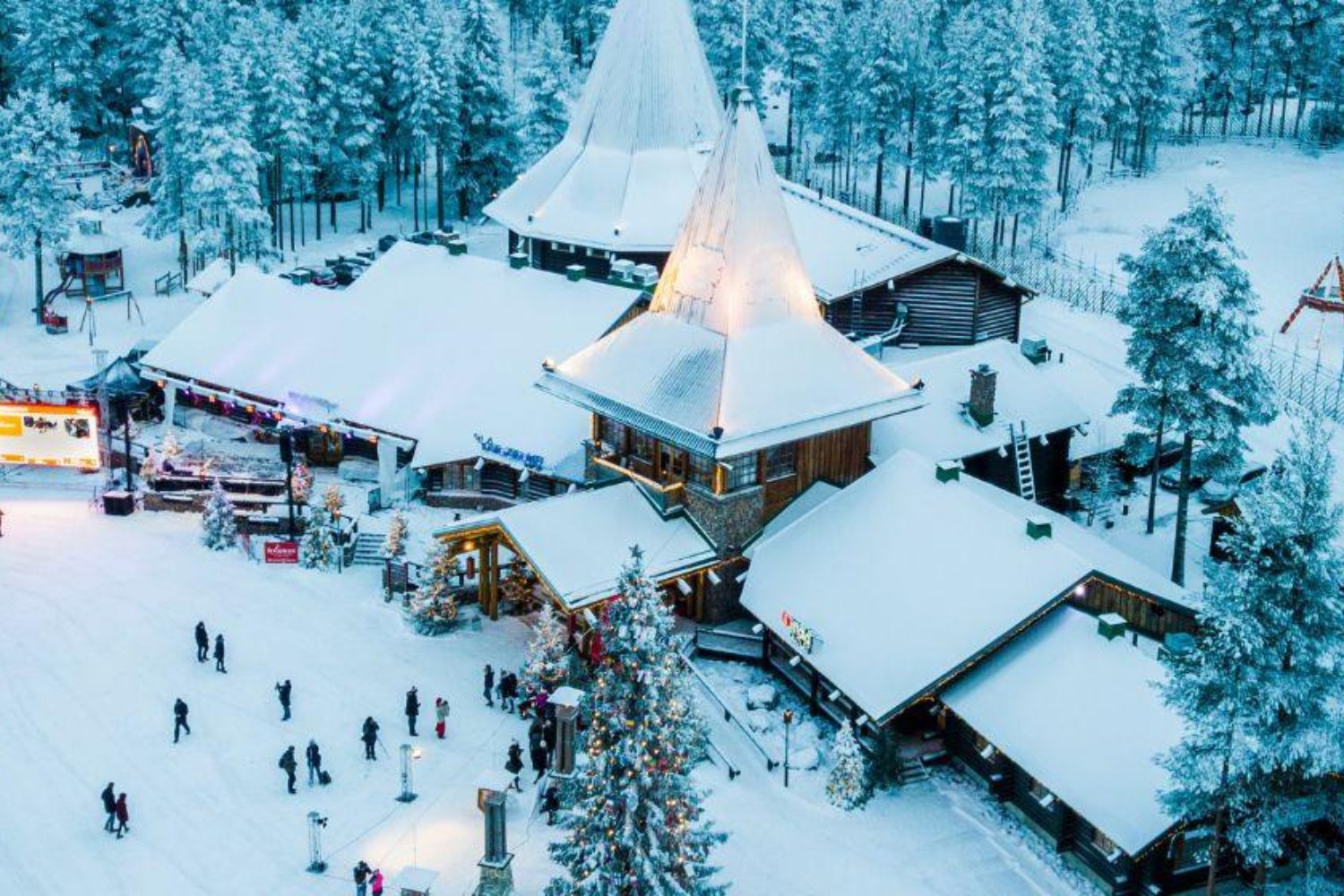 El turismo masivo en el pueblo de Papá Noel preocupa a los habitantes de Finlandia
