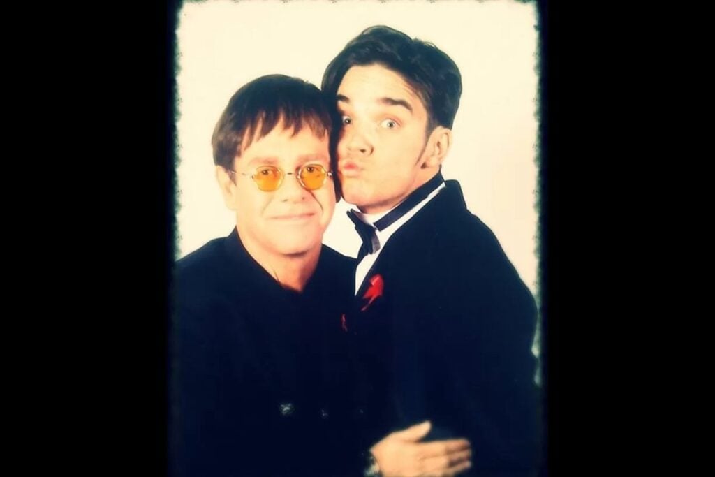 Robbie Williams y su millonaria extravagancia para competir con Elton John