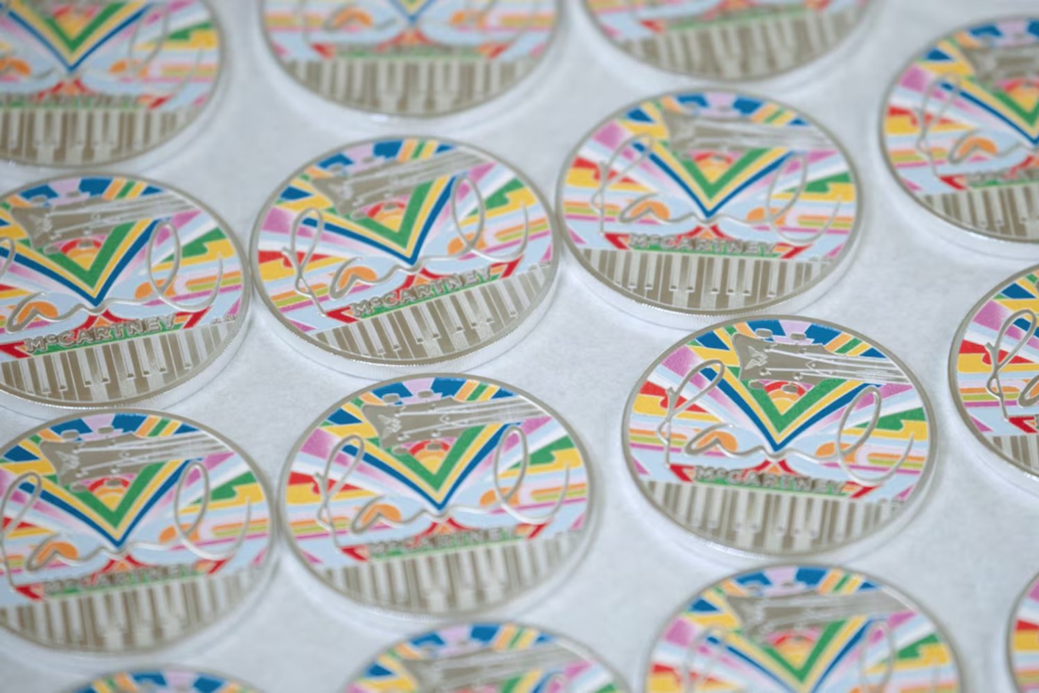 Moneda en honor a Paul McCartney.