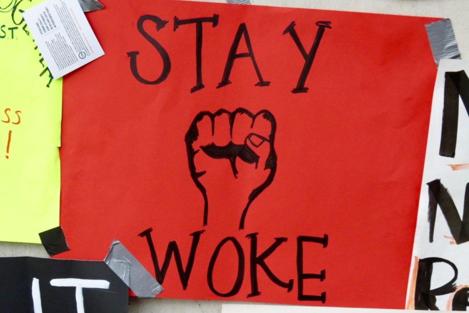 ¿Qué significa realmente ser woke y cómo se relaciona con América Latina?