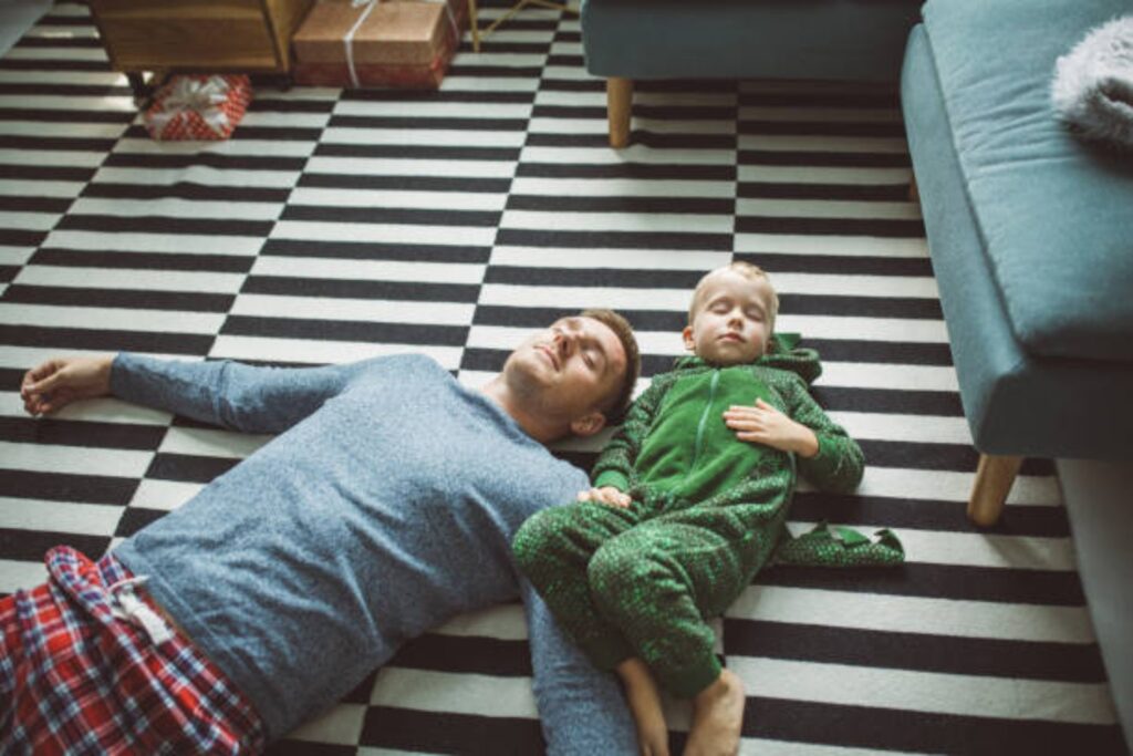 Cómo mejora nuestra vida al dormir en el piso: Lo dice la psicología