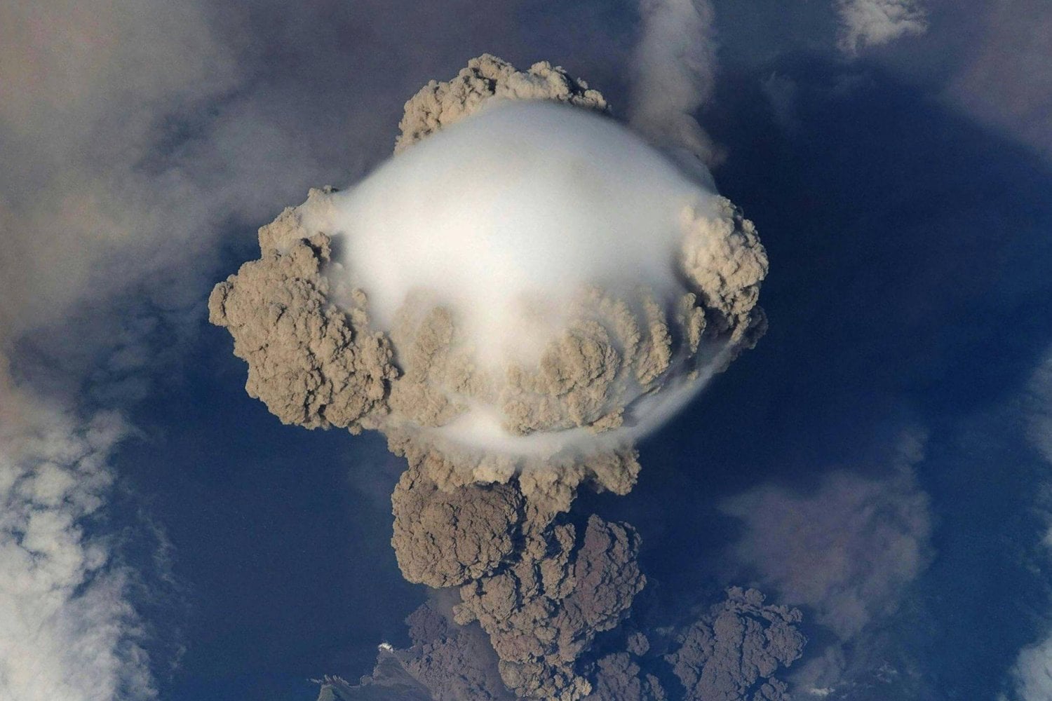 El volcán submarino más grande del noreste del Pacífico podría entrar en erupción antes de 2025