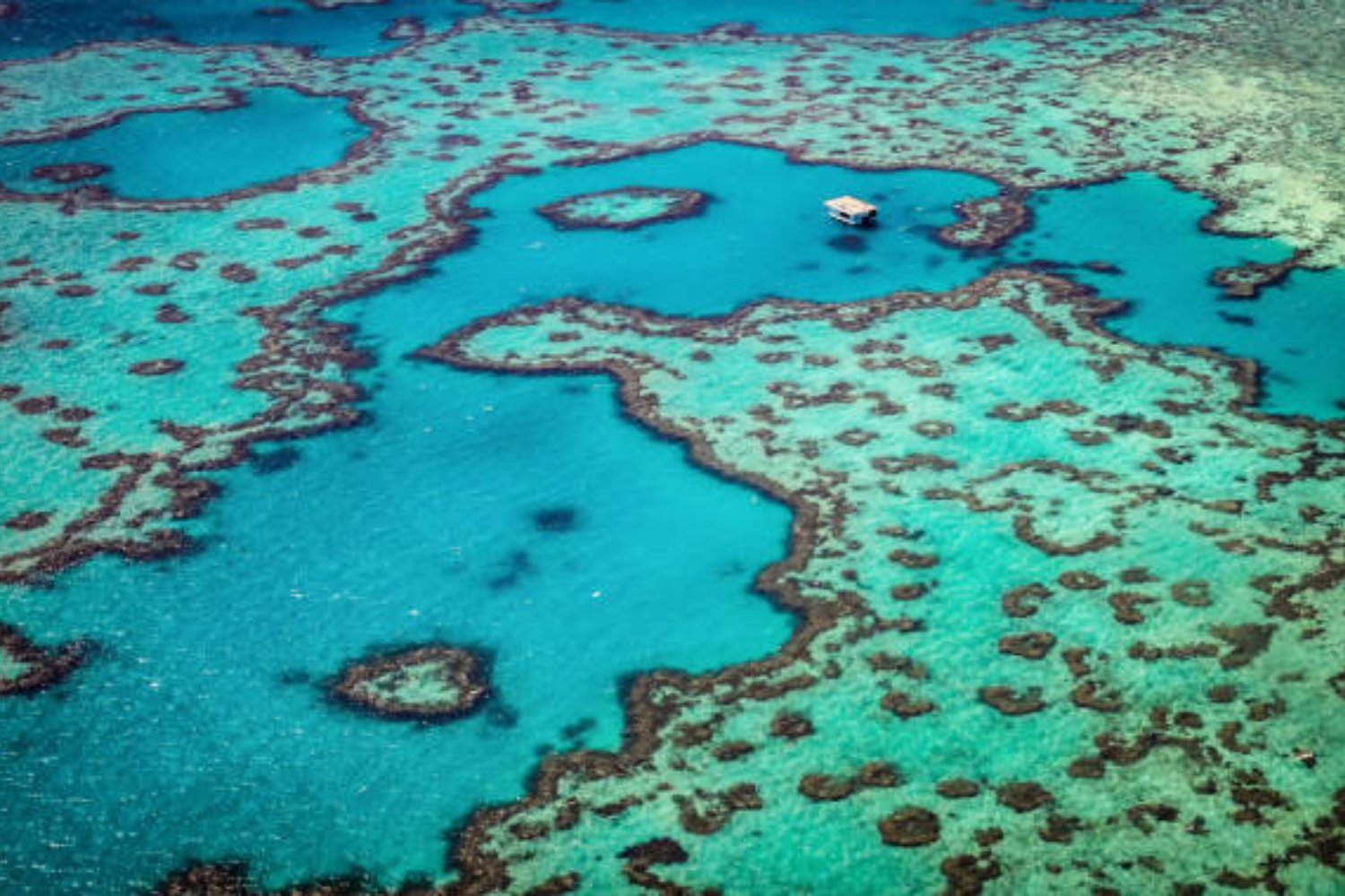 El país más pacífico del mundo con playas paradisíacas y una maravilla natural única