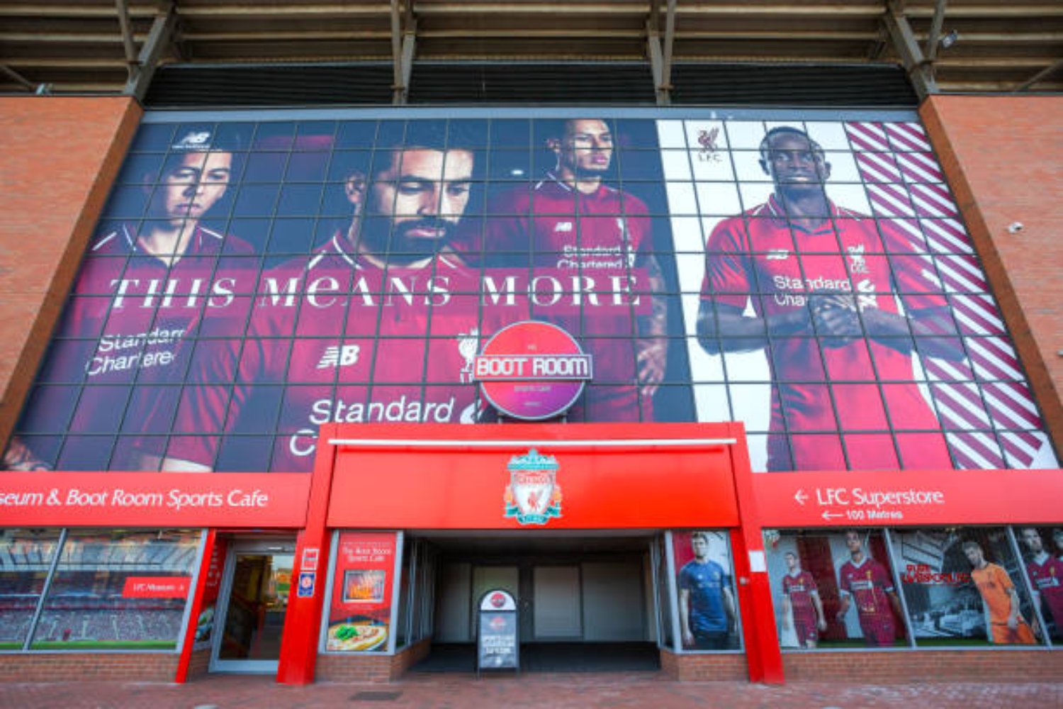 ¿Elon Musk a la Premier League? El magnate apunta al Liverpool FC