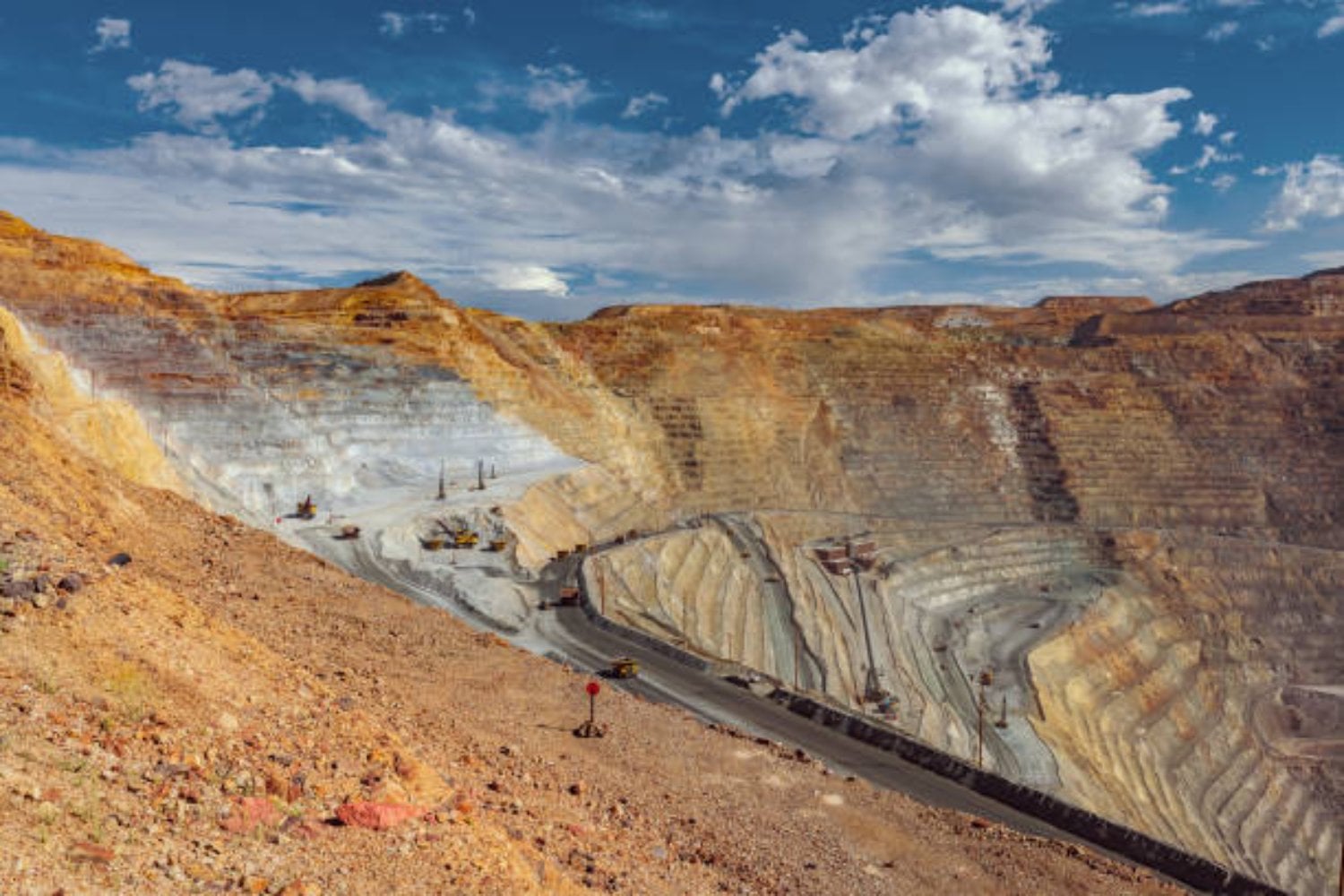 Una mina tan grande que se ve desde el espacio