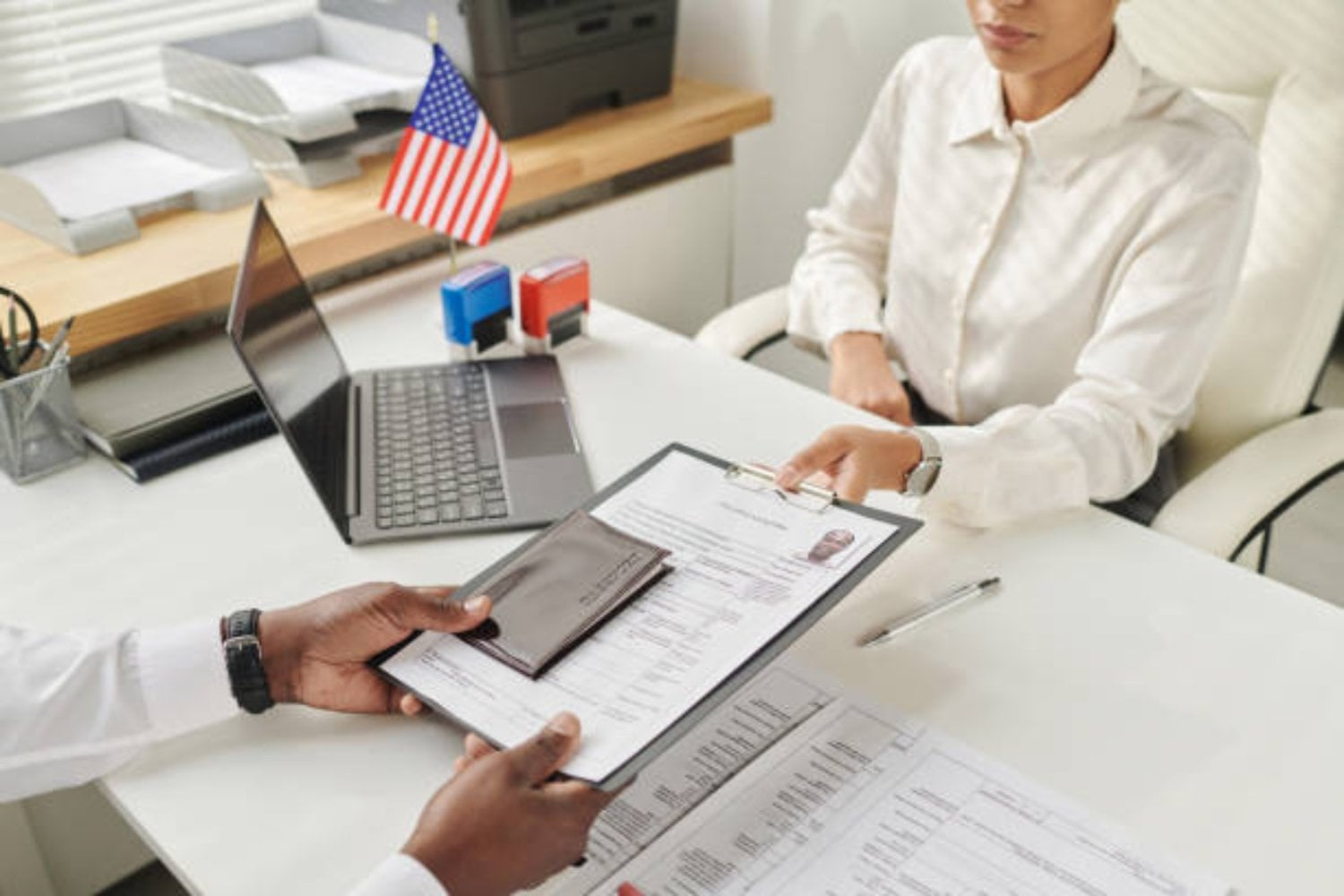EEUU restringe la entrada a viajeros con este tipo de visa