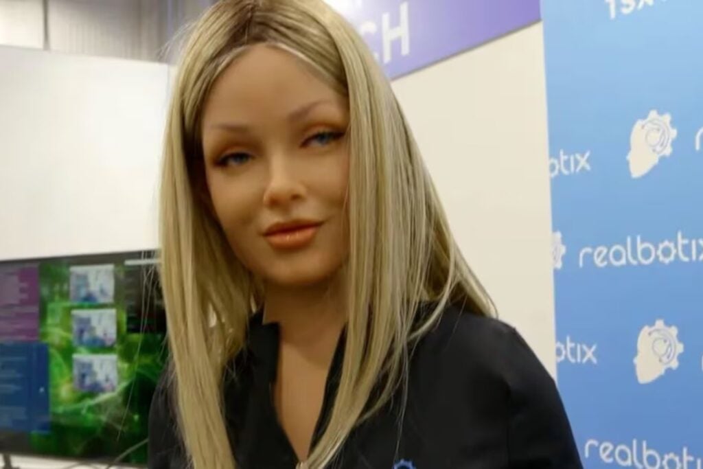 ¿Tu próxima pareja será un androide? Los robots hiperrealistas del CES 2025 rompen esquemas en Las Vegas