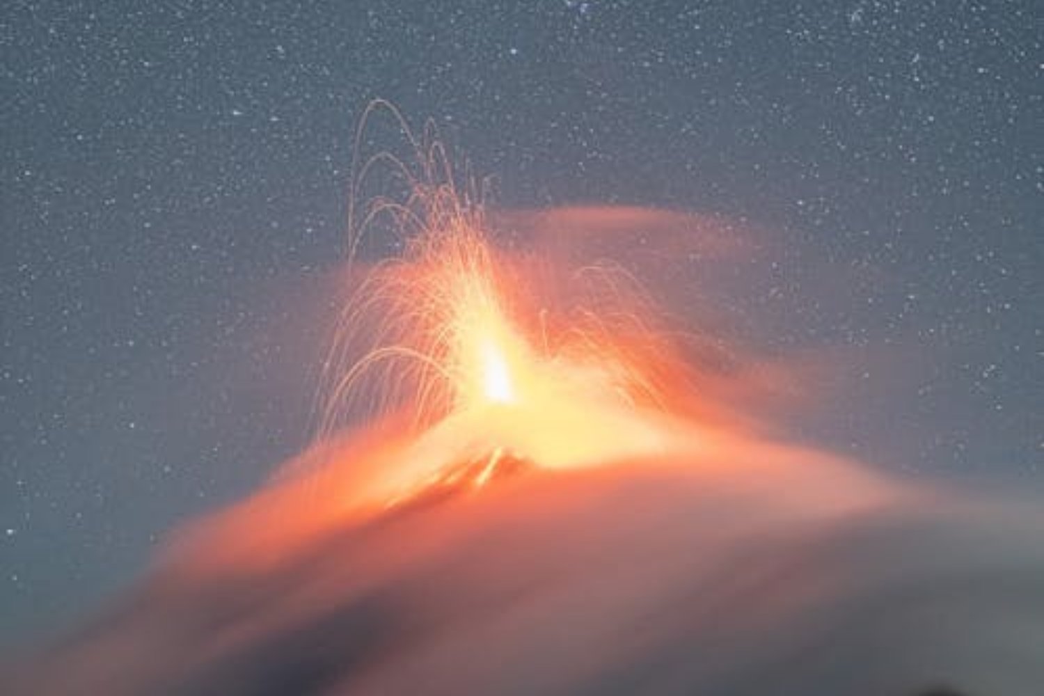 El volcán que escupe oro: Un fenómeno único en la Antártida