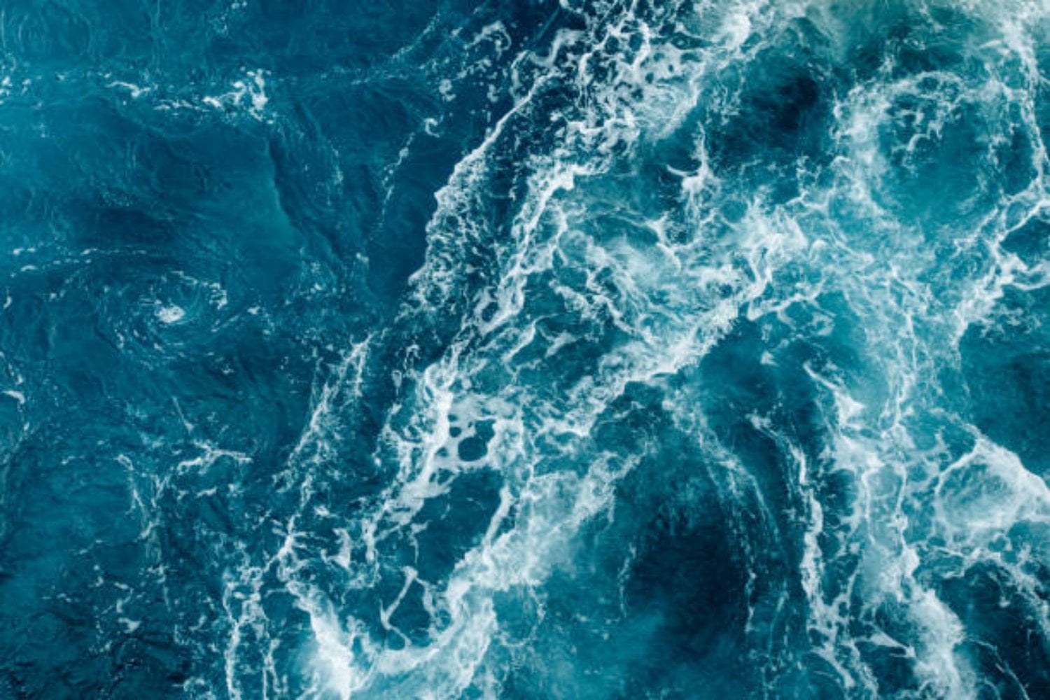 El invento que promete revolucionar la energía limpia: olas del mar convertidas en electricidad