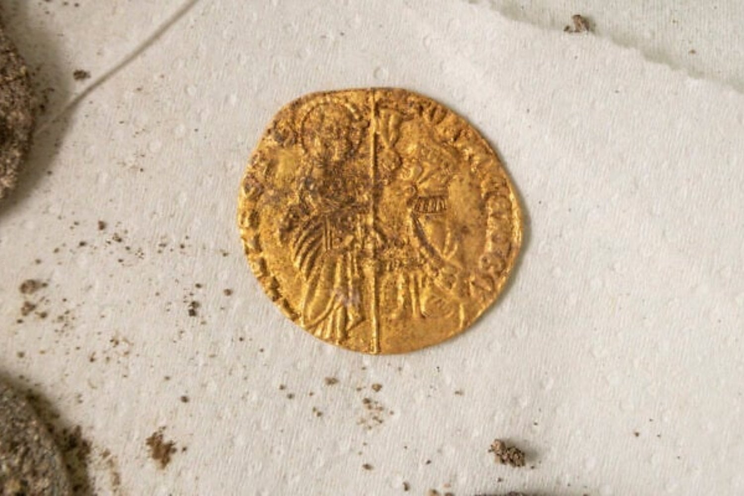 Un tesoro medieval en Galilea: 364 monedas de oro y plata que revelan la conexión entre Oriente y Occidente