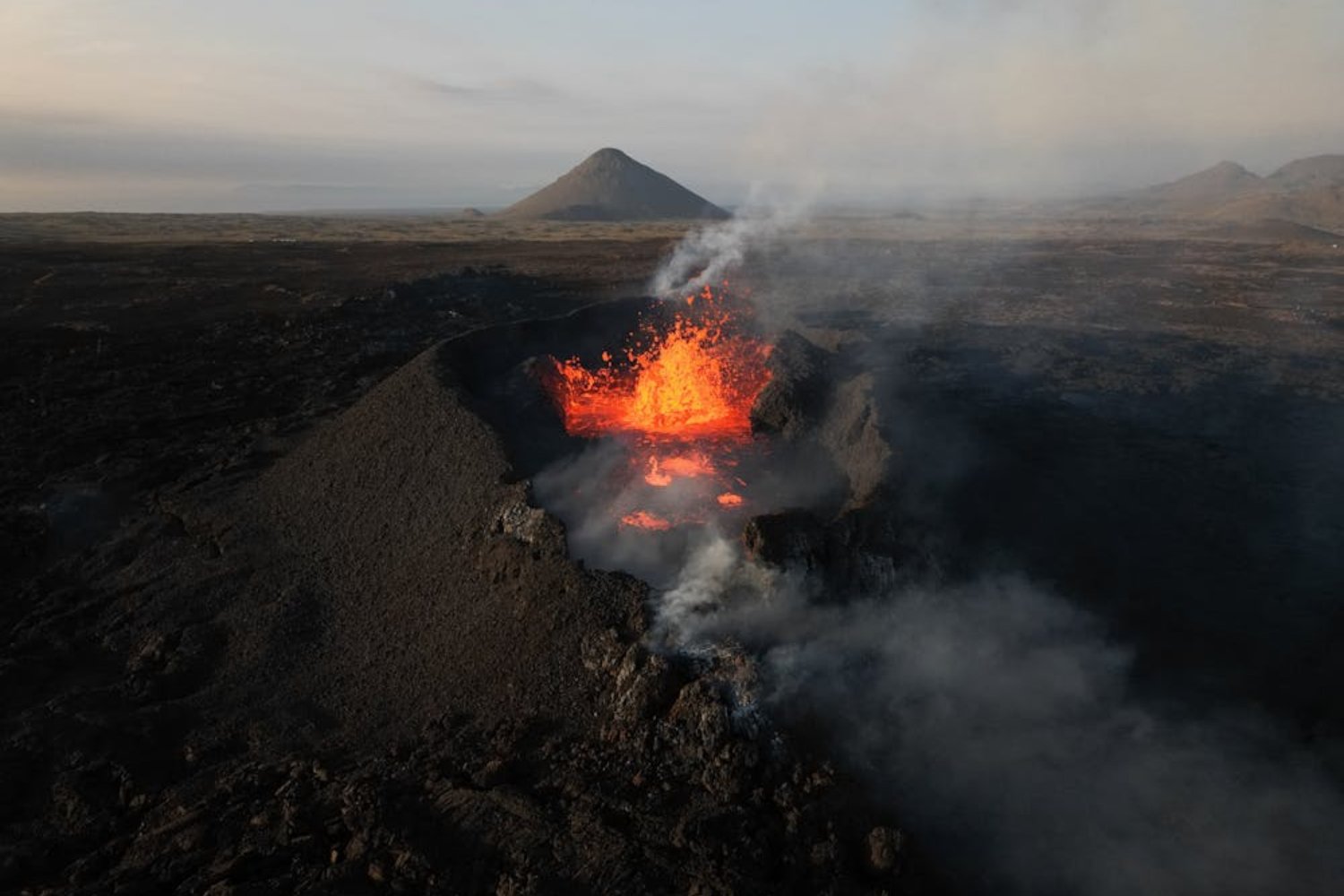 El volcán que escupe oro: Un fenómeno único en la Antártida
