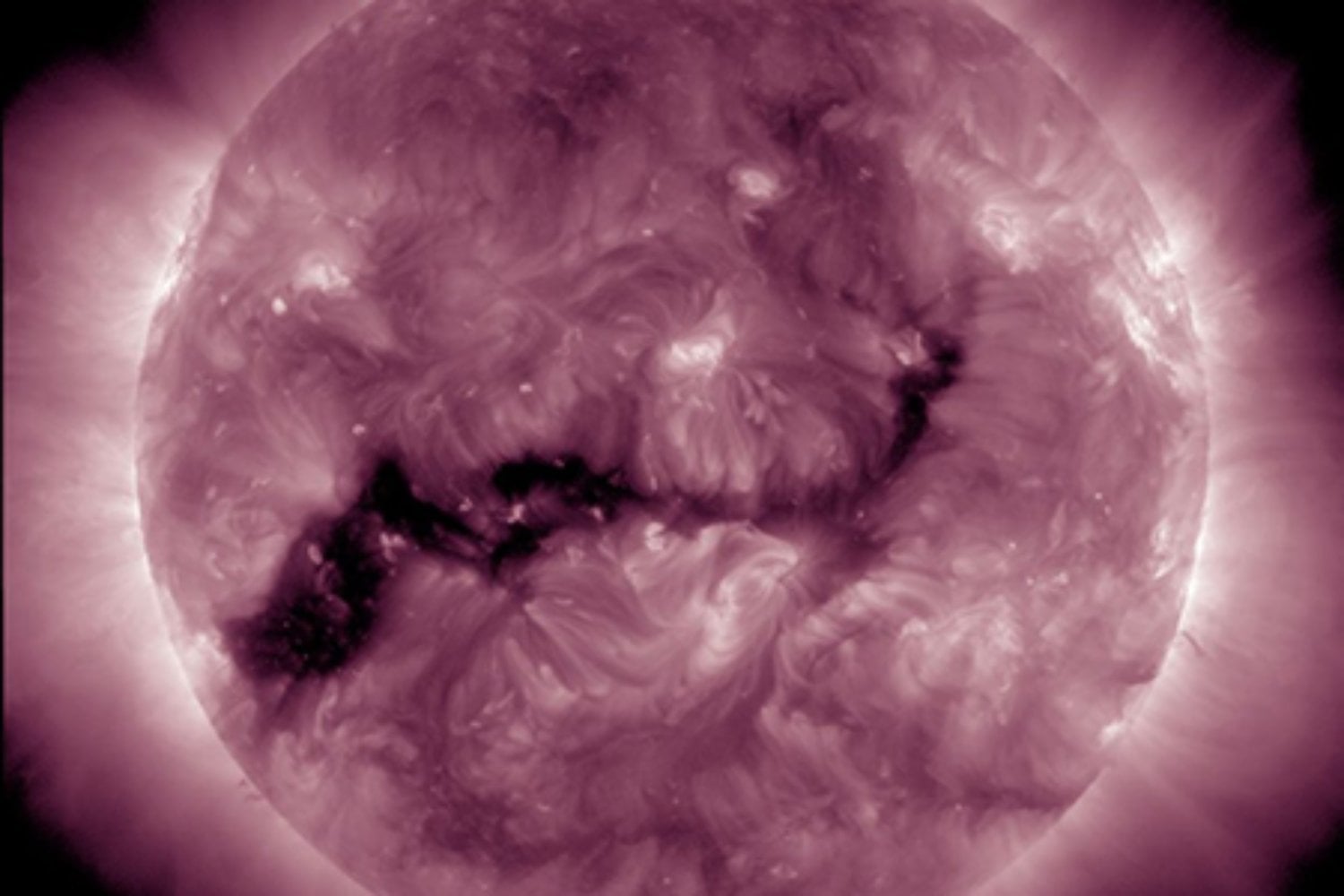 La grieta coronal en el Sol que podría impactar la tecnología terrestre