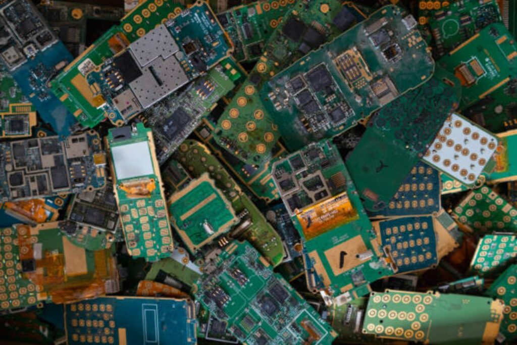 Una técnica revolucionaria para recuperar oro de desechos electrónicos podría combatir el cambio climático