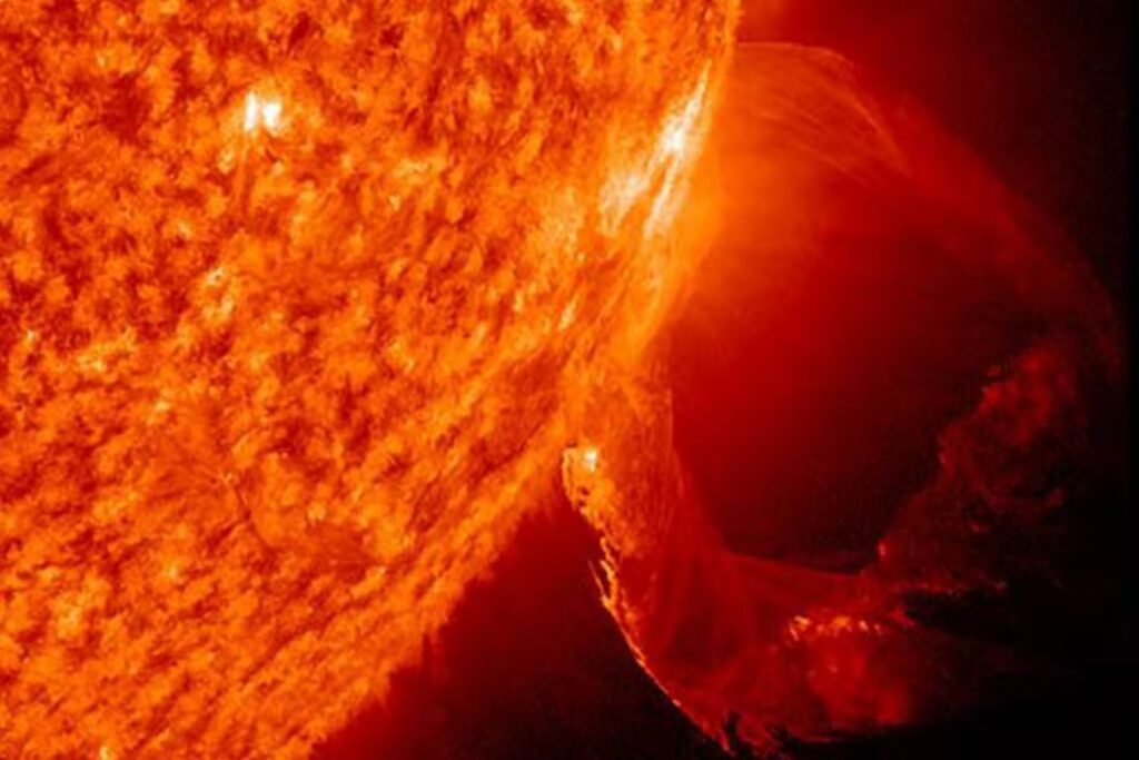 La grieta coronal en el Sol que podría impactar la tecnología terrestre