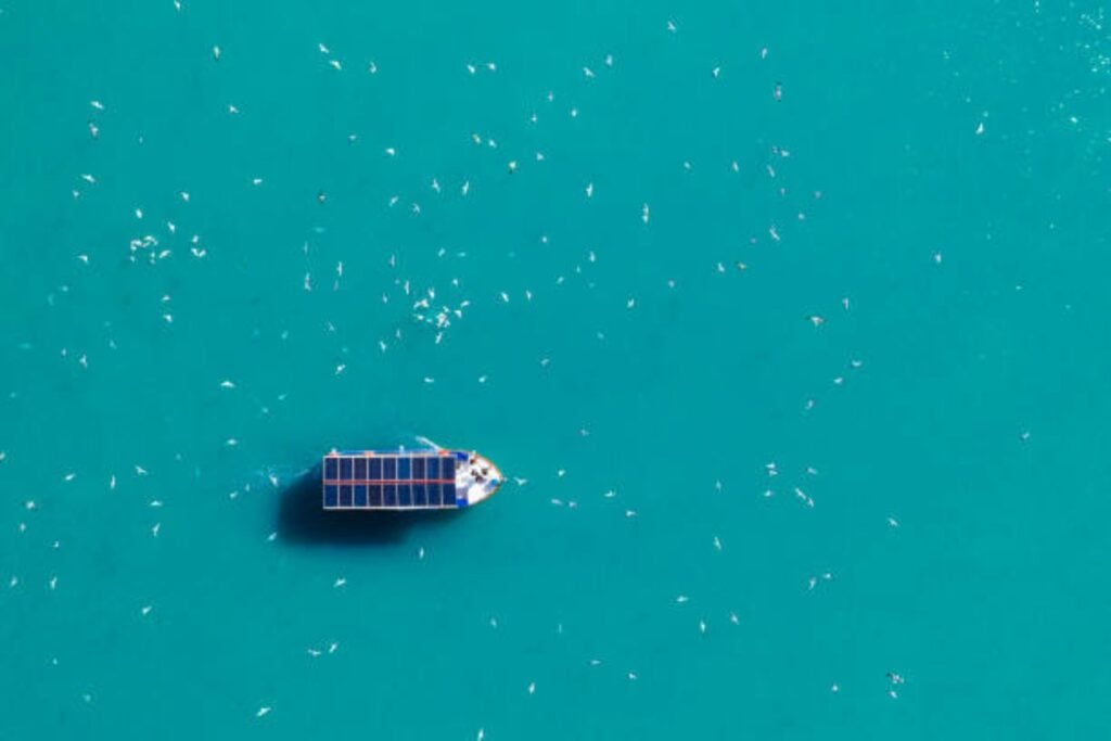 China lidera un ambicioso proyecto para cubrir el océano con paneles solares flotantes
