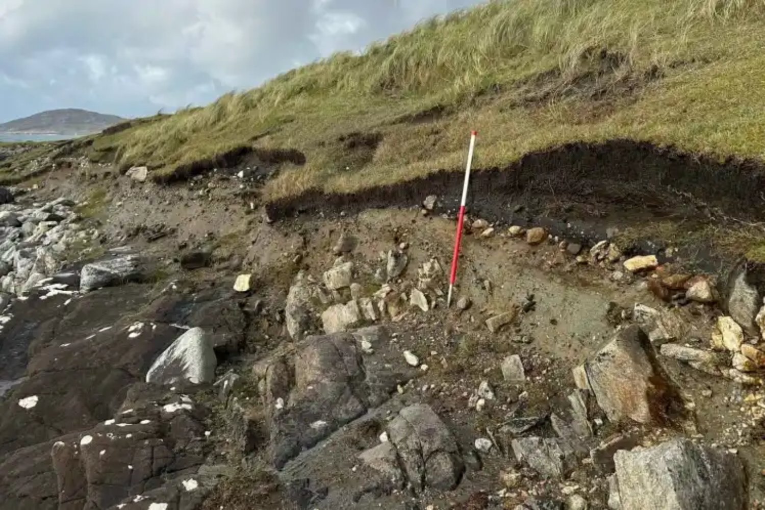 "Se te eriza el vello de la nuca": un raro artefacto picta desenterrado en Escocia reescribe la historia