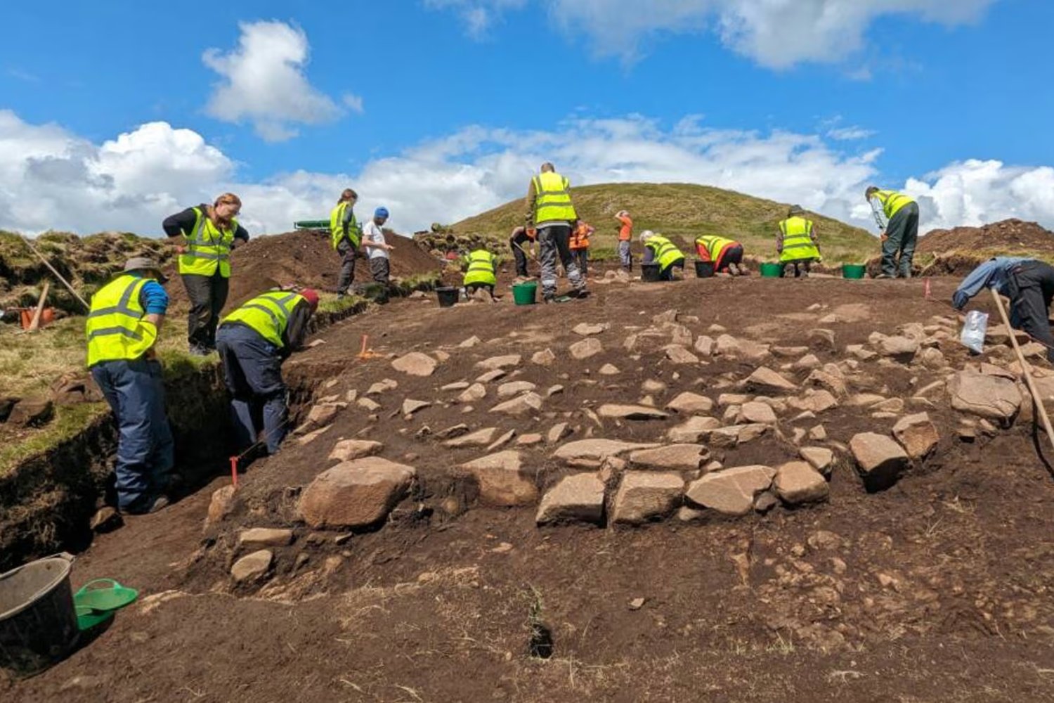 "Se te eriza el vello de la nuca": un raro artefacto picta desenterrado en Escocia reescribe la historia