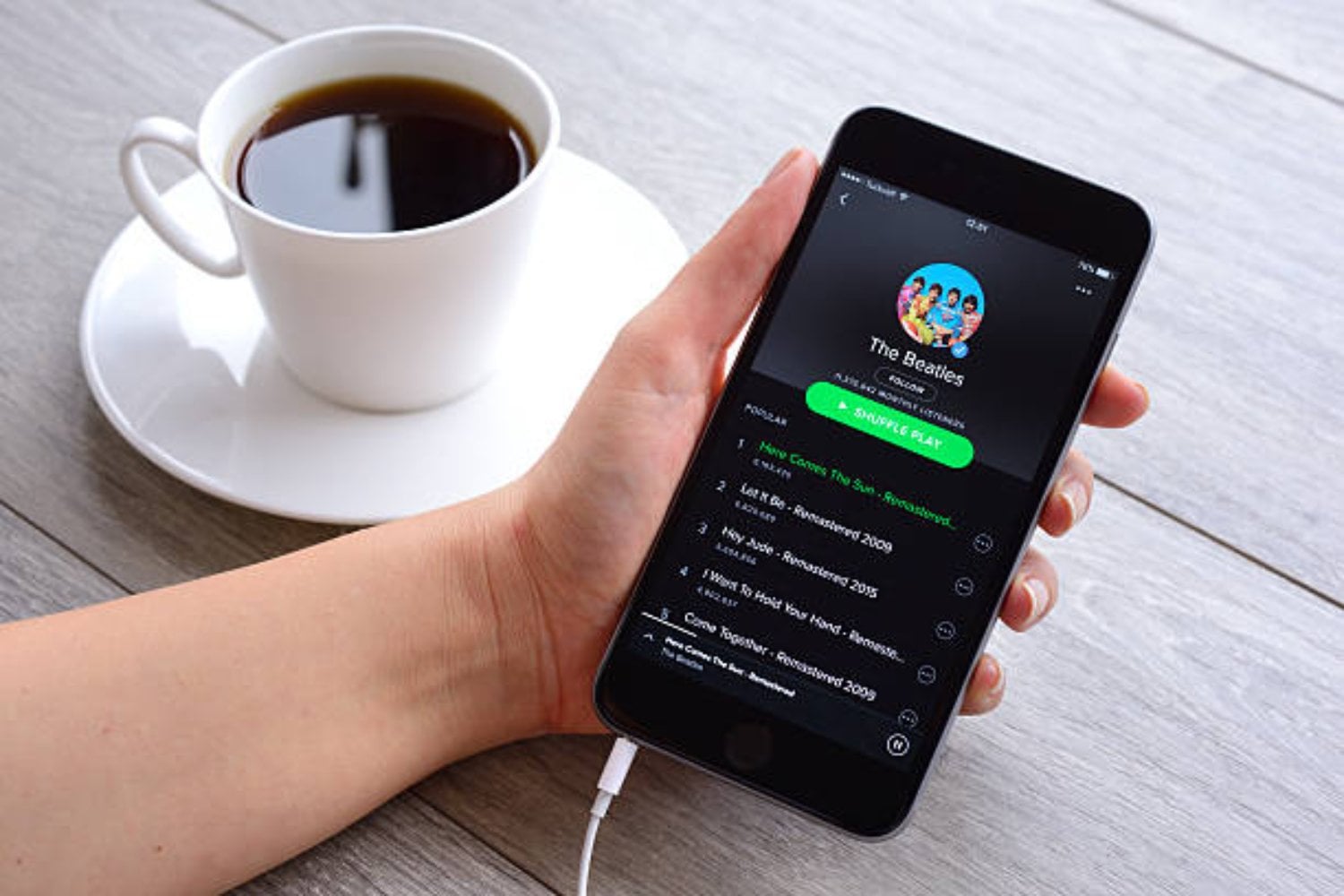 Cómo descubrir una infidelidad usando Spotify, según la psicología