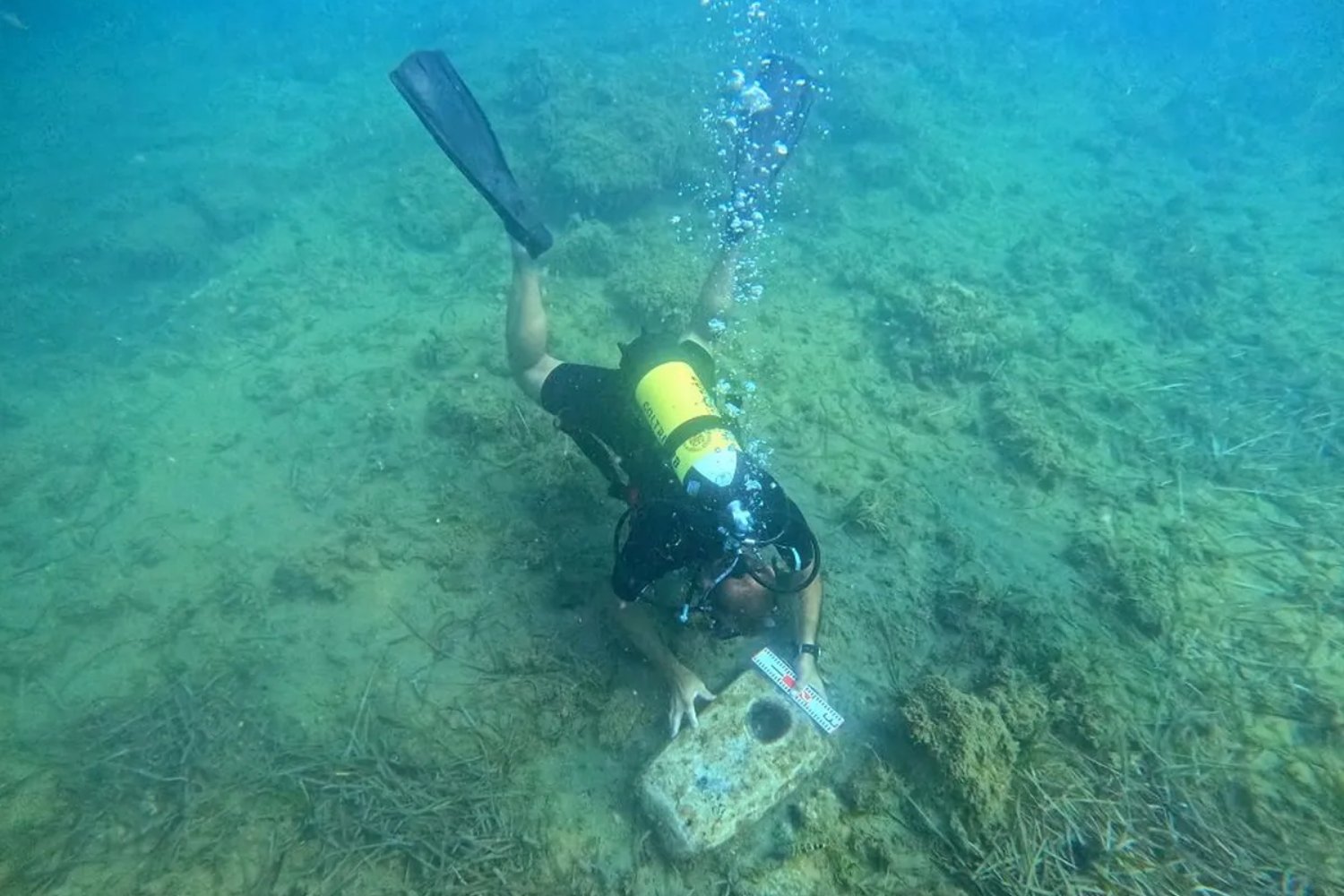 Hallan un naufragio de 2.500 años y anclas prehistóricas en la costa de Sicilia
