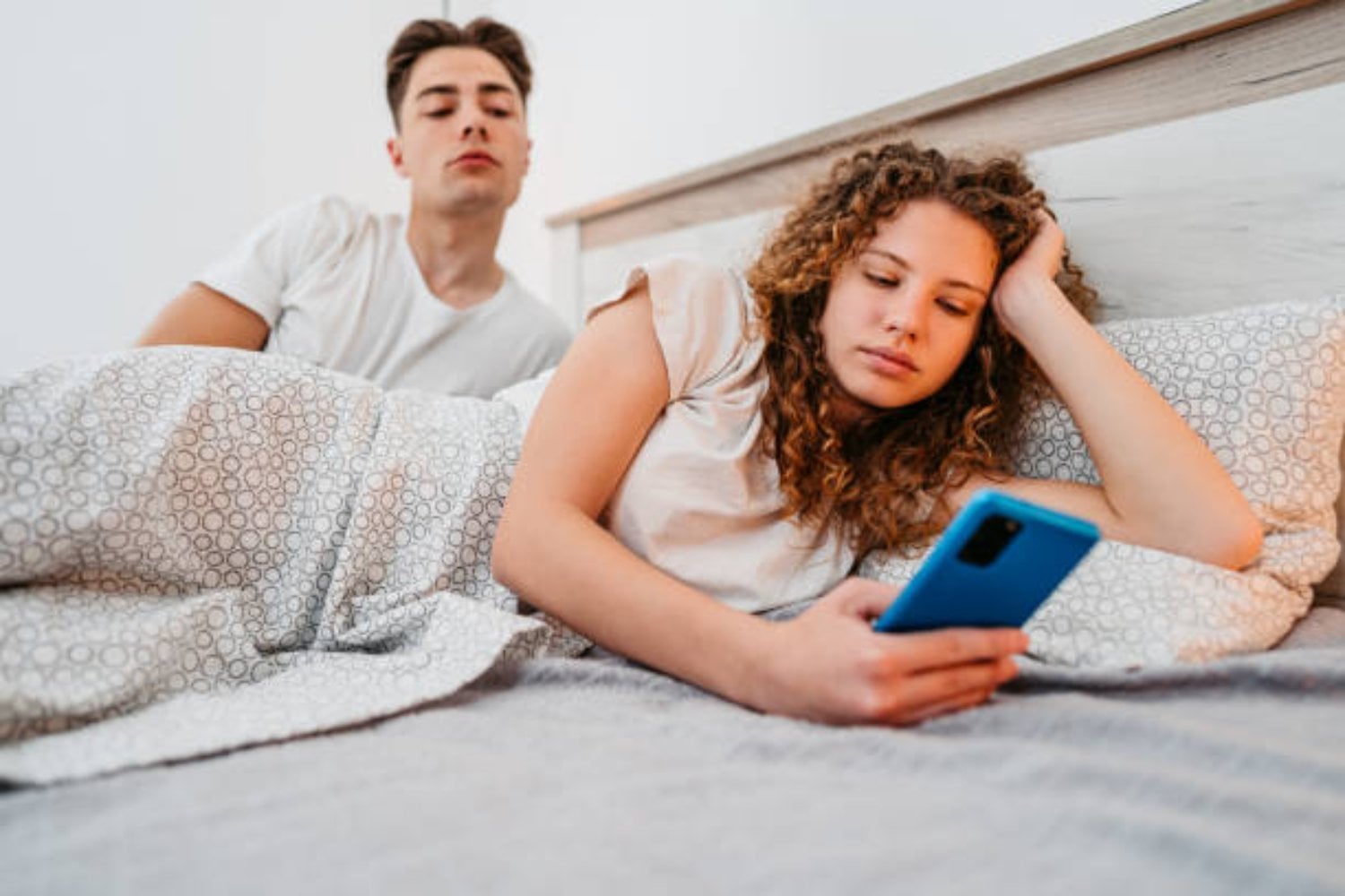 Cómo descubrir una infidelidad usando Spotify, según la psicología