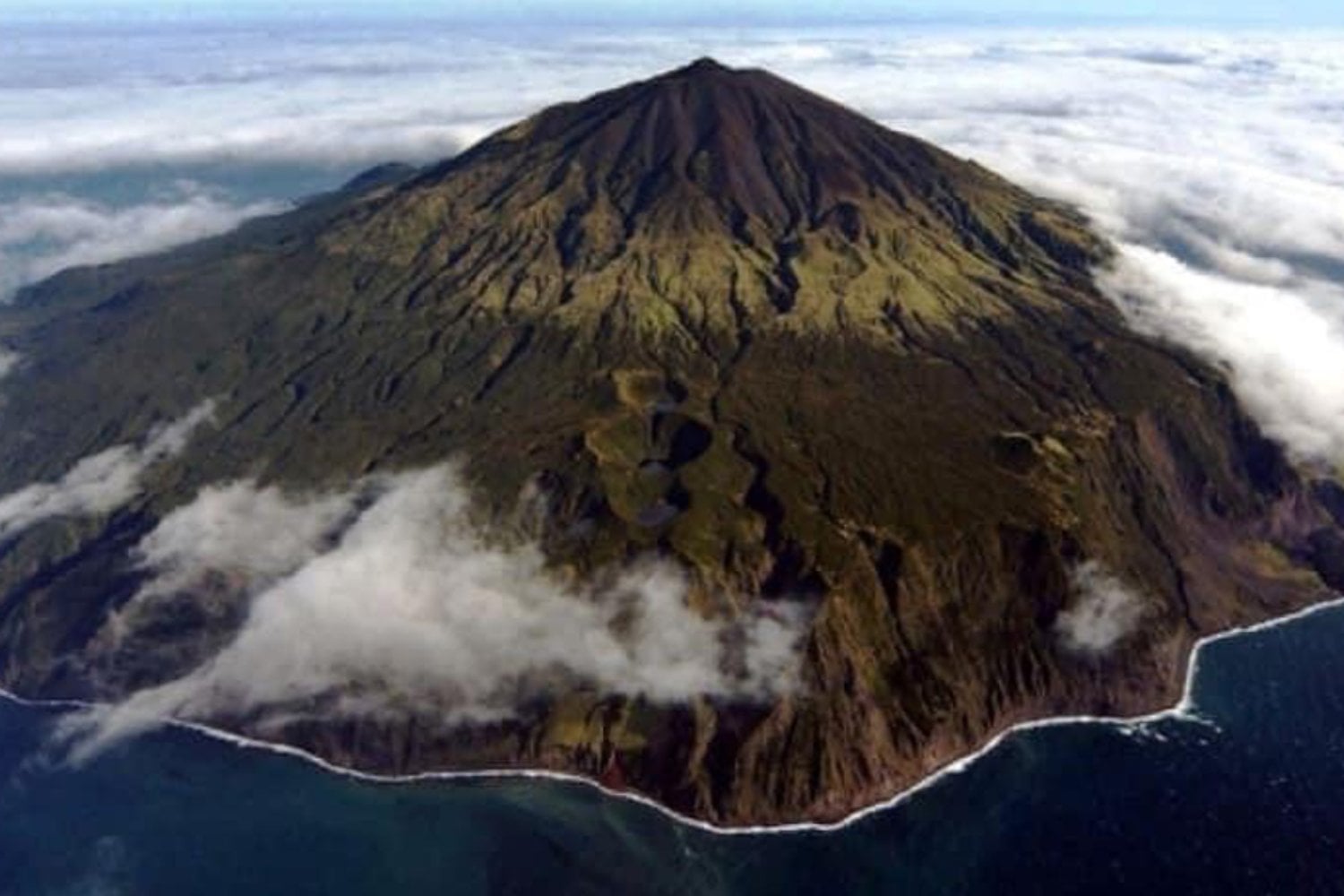 La isla más inaccesible: un lugar remoto con una historia sorprendente
