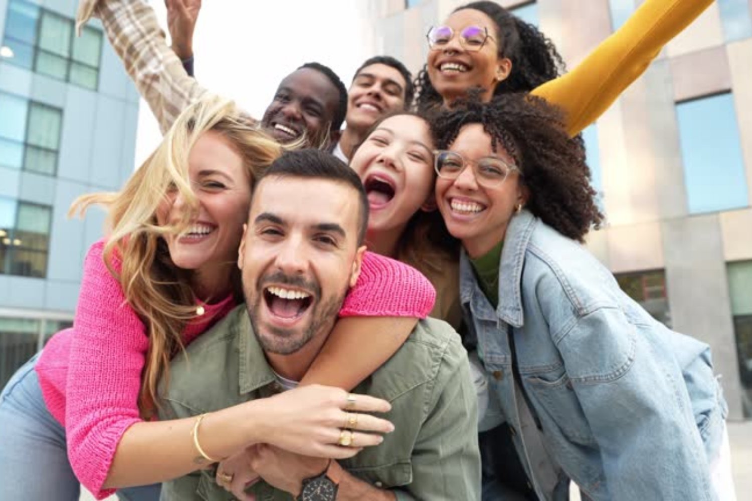 ¿Tus amigos influyen en tu salud? El vínculo invisible entre amistades y microbiota intestinal