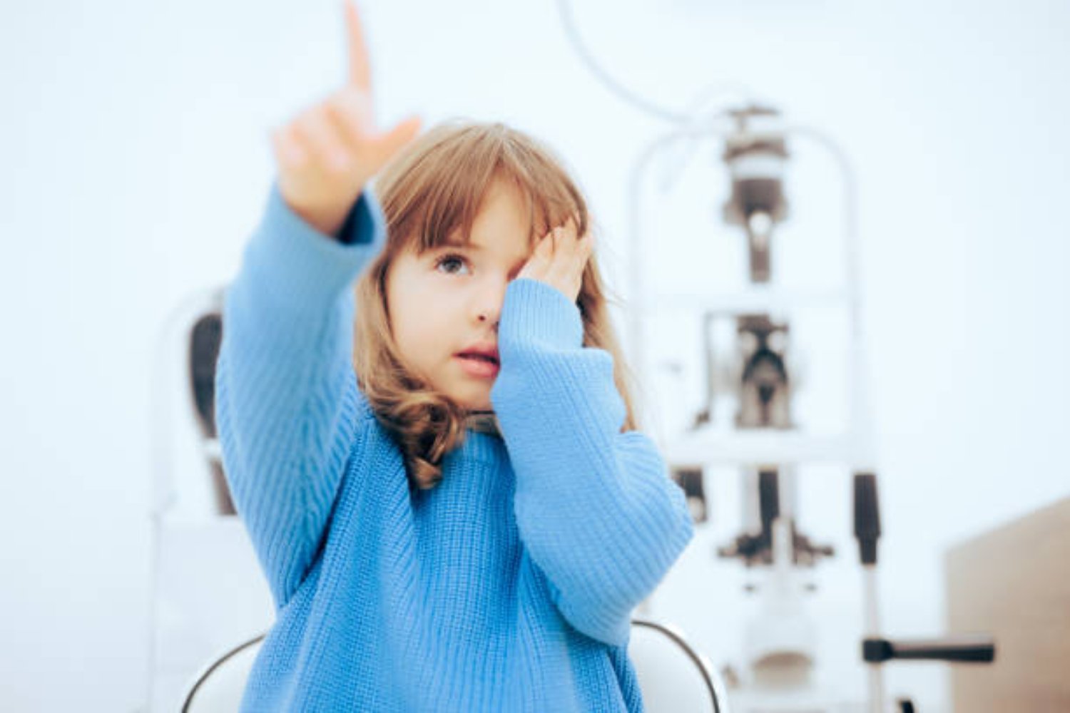 La clave para proteger la vista infantil: ¿por qué el sol reduce la miopía y cuánto tiempo necesitan los niños al aire libre?
