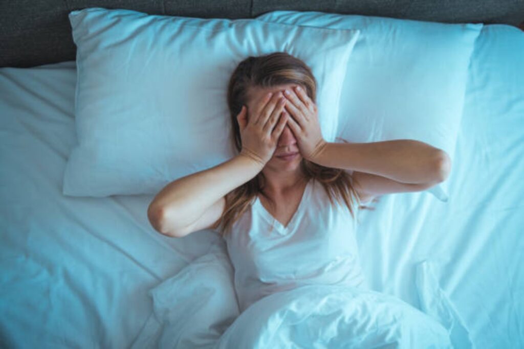 Este hábito matutino puede estar dañando tu cerebro sin que te des cuenta