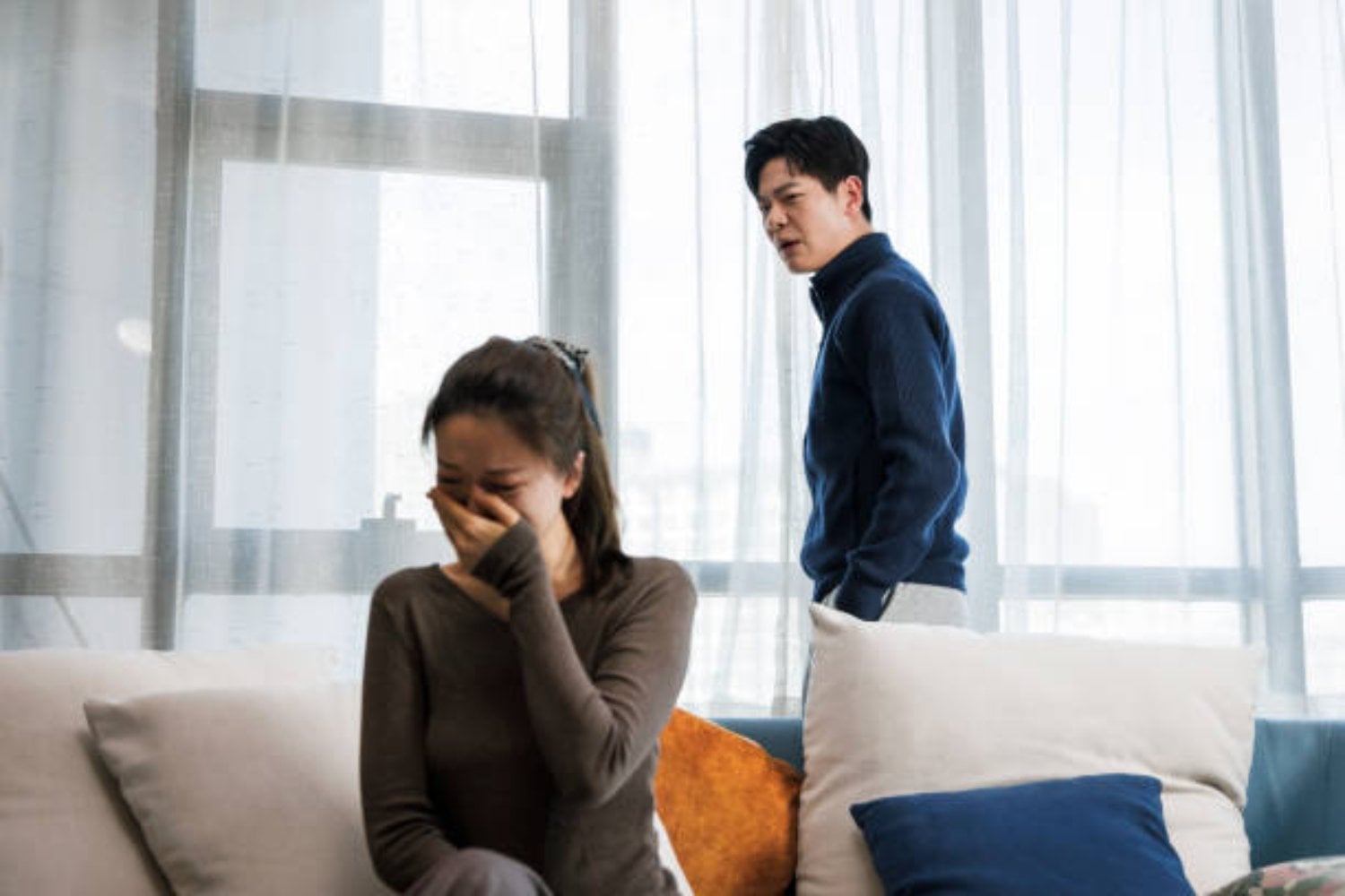 ¿Por qué algunas personas lloran durante una discusión? La explicación psicológica