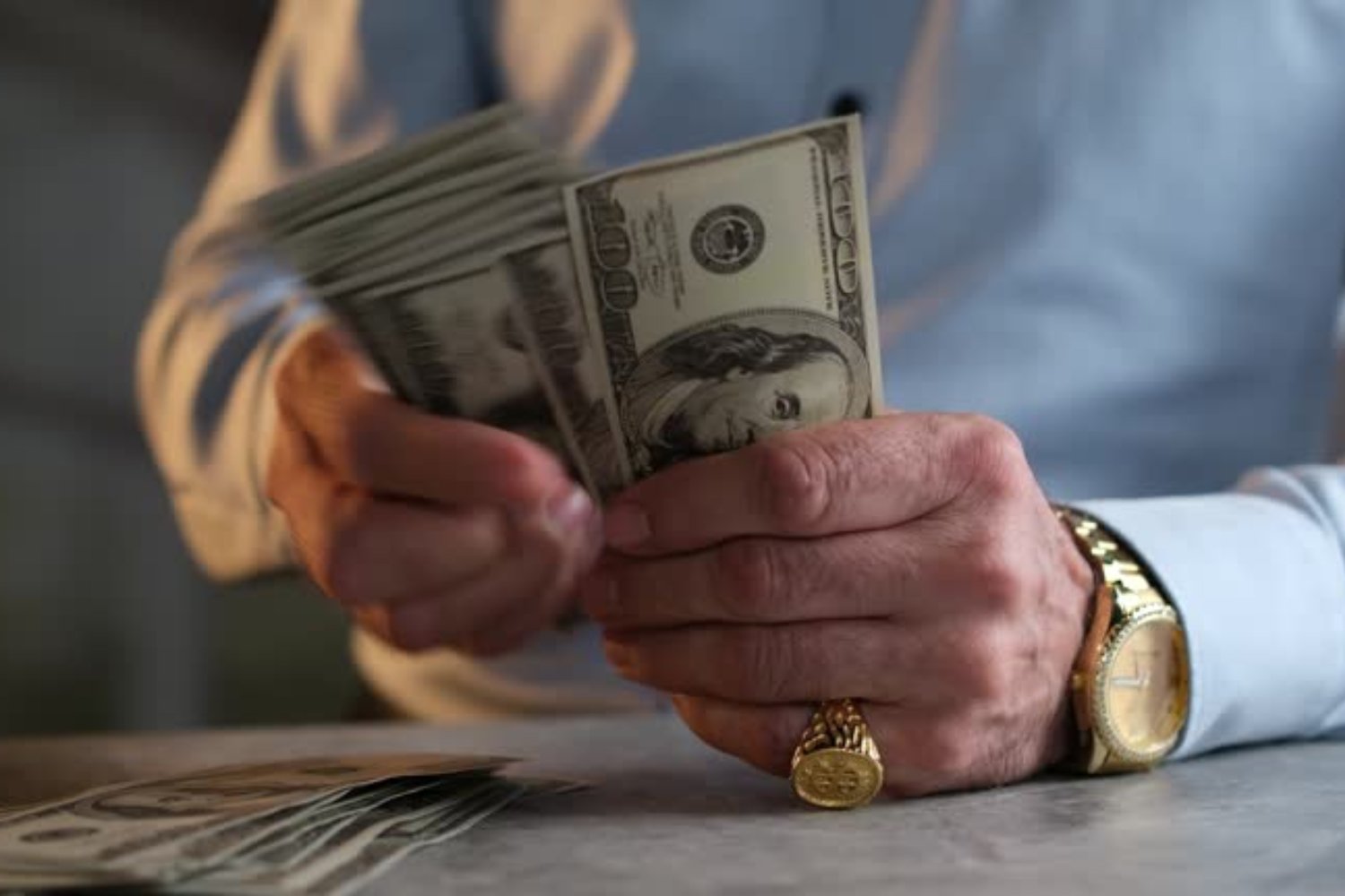 ¿Quieres ganar hasta 100.000 dólares desde casa? Descubre esta oferta en IA