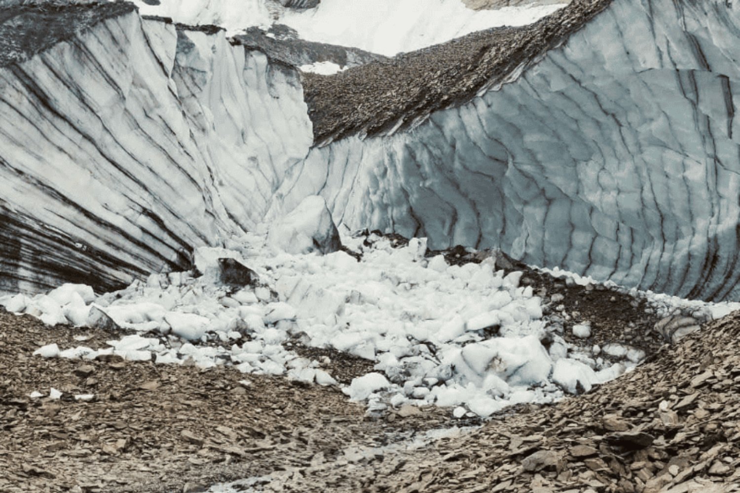 Se derrumba la emblemática cueva de hielo en Tierra del Fuego: un adiós anunciado