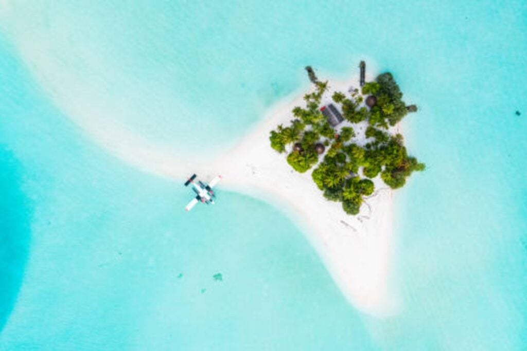 Una isla misteriosa emerge y desaparece en el mar Caspio