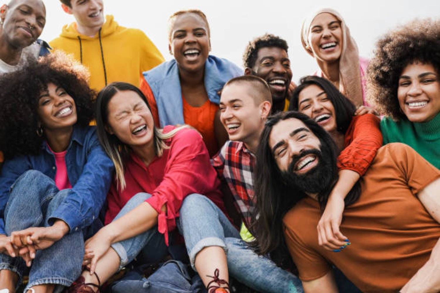 ¿Por qué cuesta más hacer amigos después de los 30 años? La ciencia responde