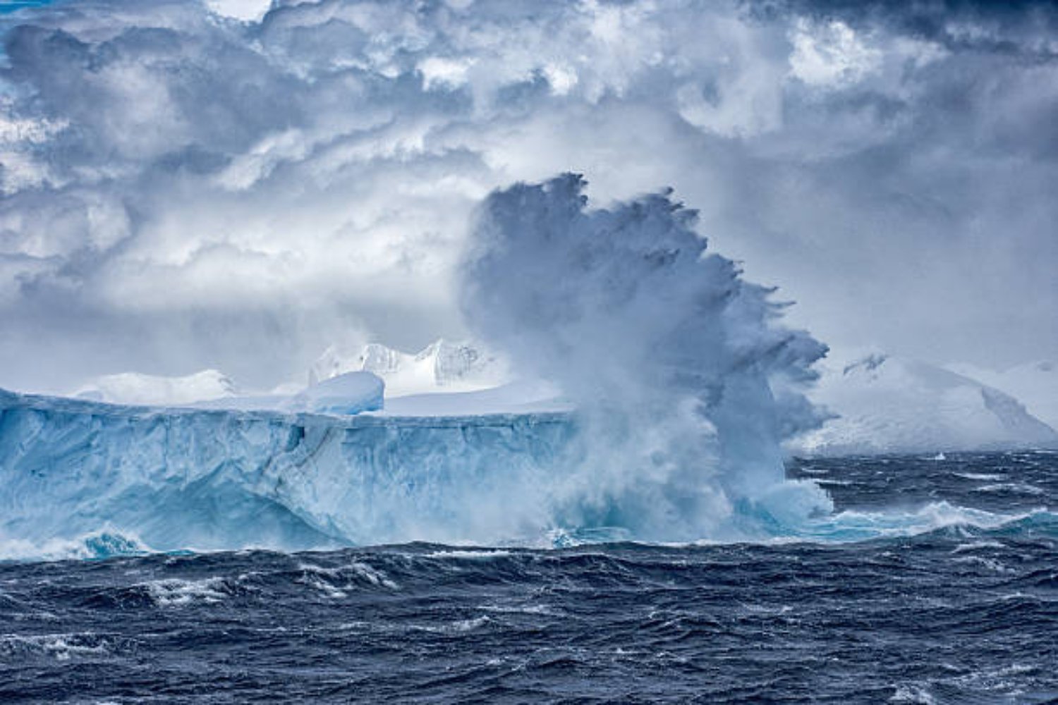 Un iceberg gigante amenaza a millones de pingüinos en la isla Georgia del Sur