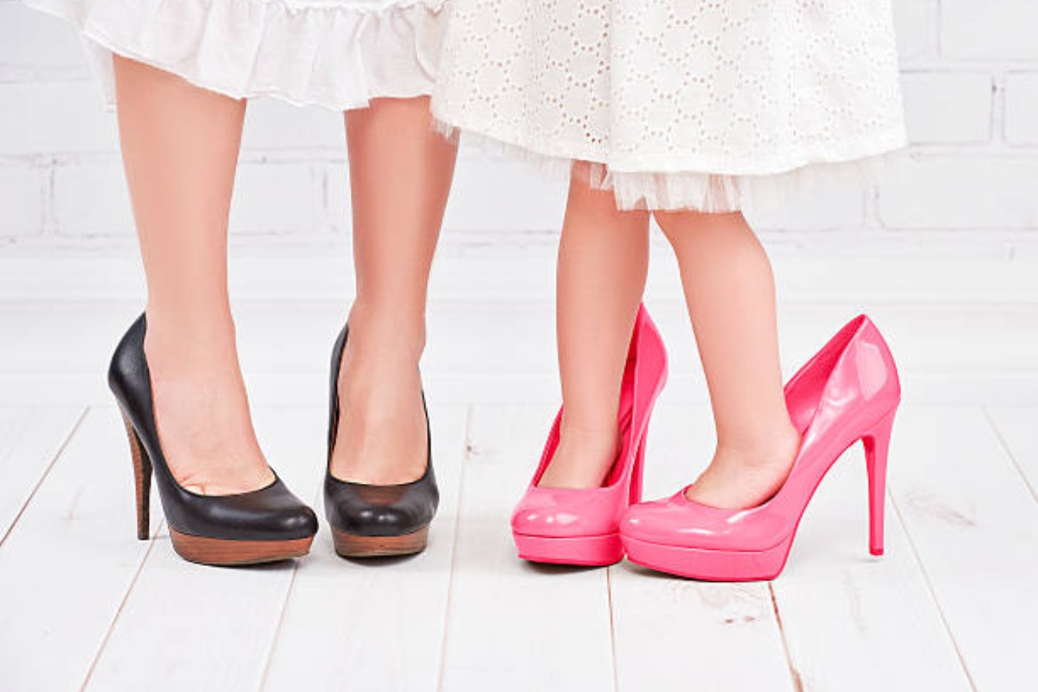 ¿Por qué los niños se ponen los zapatos de los adultos? Descubre su significado según la psicología