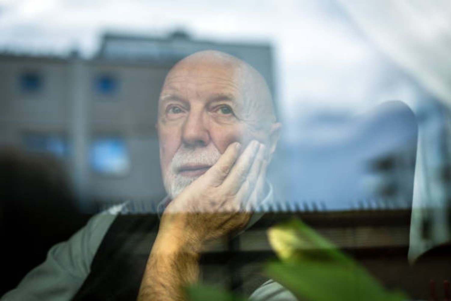 Las ventajas de envejecer soltero: un camino lleno de libertad y bienestar