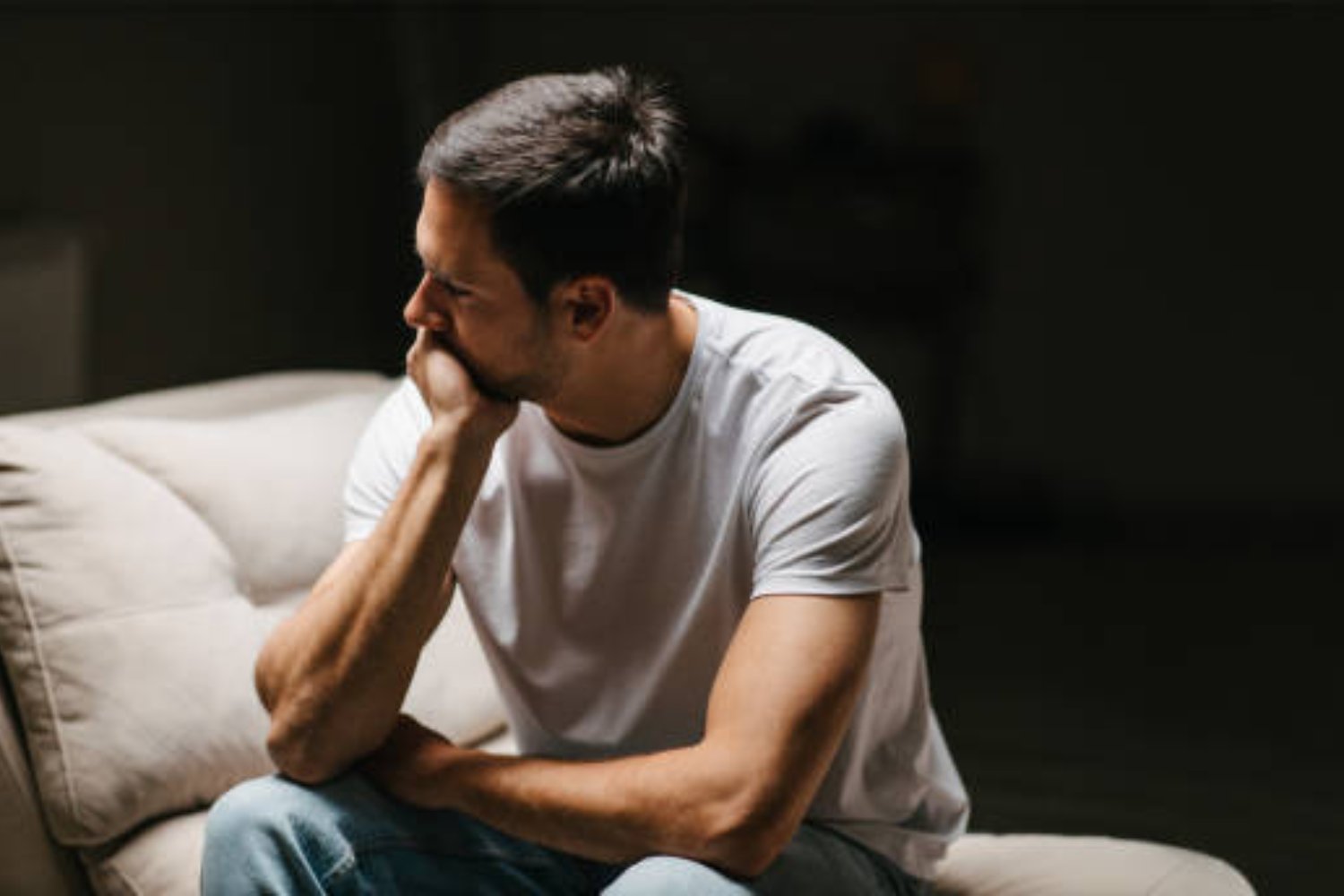 5 frases que revelan infelicidad, según la psicología