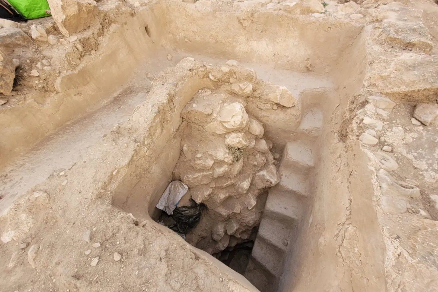 Tesoro milenario descubierto en el desierto es considerado "un milagro" durante Janucá