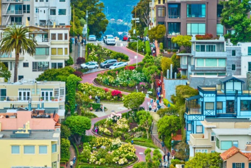 Las 10 calles más fascinantes del mundo: historia, cultura y su impacto en la identidad urbana
